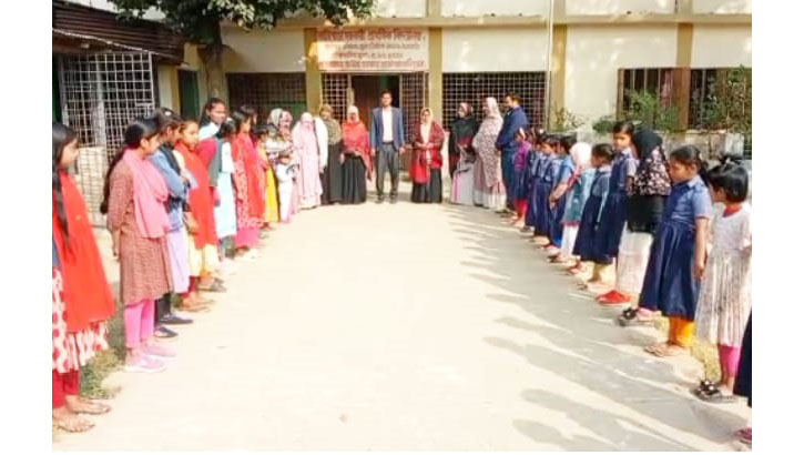 পাঁচবিবিতে বিদ্যালয়ের বাগান নষ্ট করায় শিক্ষার্থীদের বিক্ষোভ